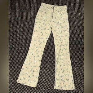 Urban Outfitters Pale Yellow Floral Flare Pants - Size 4 - O-Ring Zipper Close